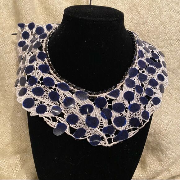 Unique fabric and metal collared choker cottage - Picture 2 of 8
